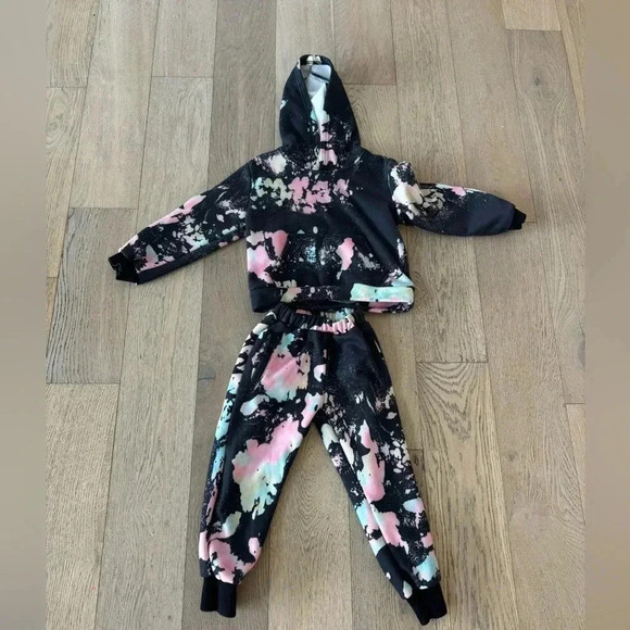 Lola + The Boys Other - Lola and The Boys Splatter Sweat Set Size 4